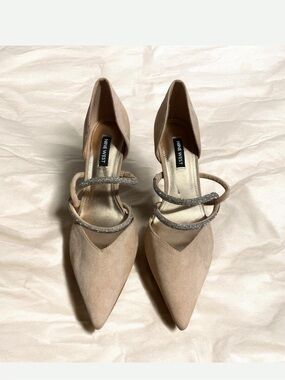New Nine West Nude Suede Pointed Toe Heels w/ Rhinestone Detail Women’s Sz 7.5